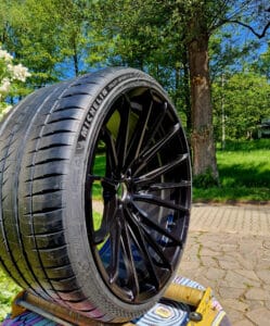 Felgenaufbereitung von RH Glanzmanufaktur – Fahrzeugaufbereitung & Felgeninstandsetzung